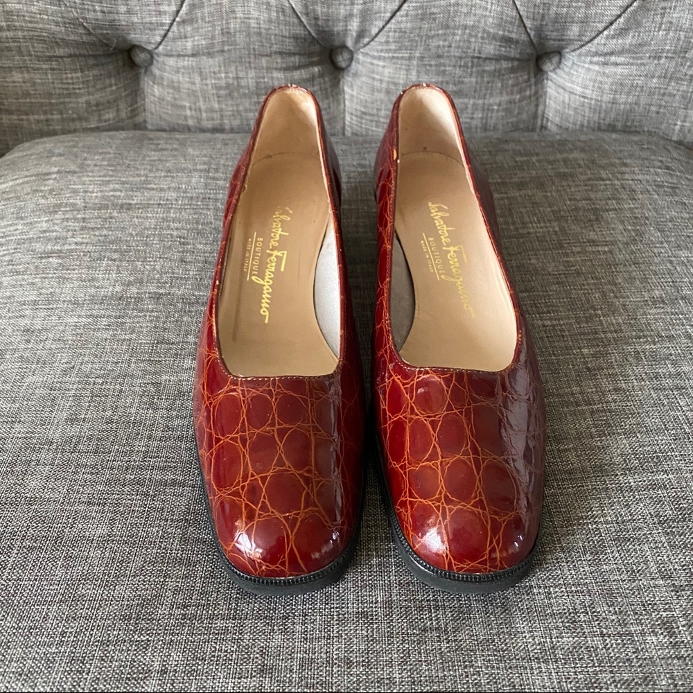 SALVATORE FERRAGAMO PUMPS - Picture 2 of 10